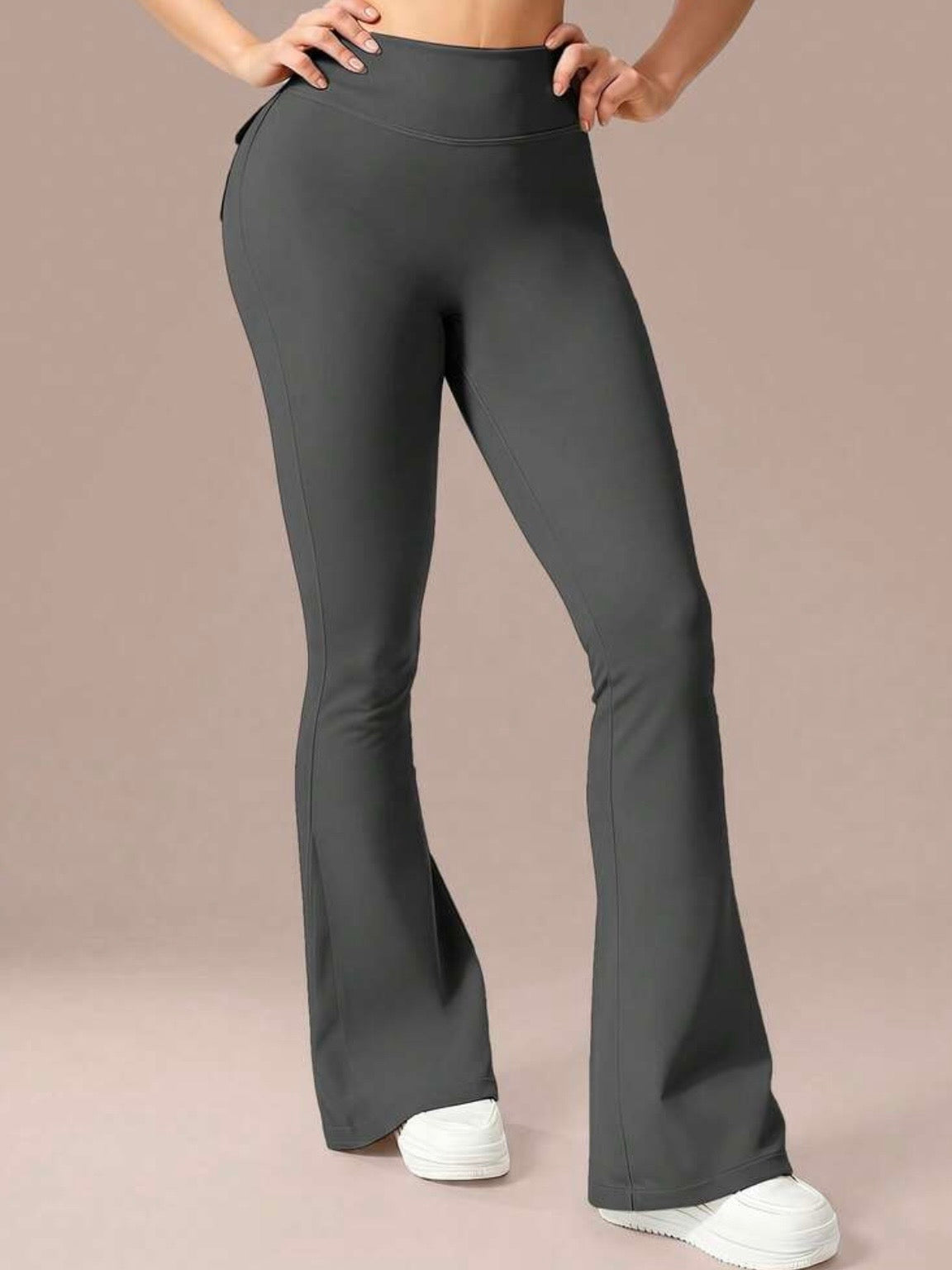 Pantalones Acampanados Gris Oscuro