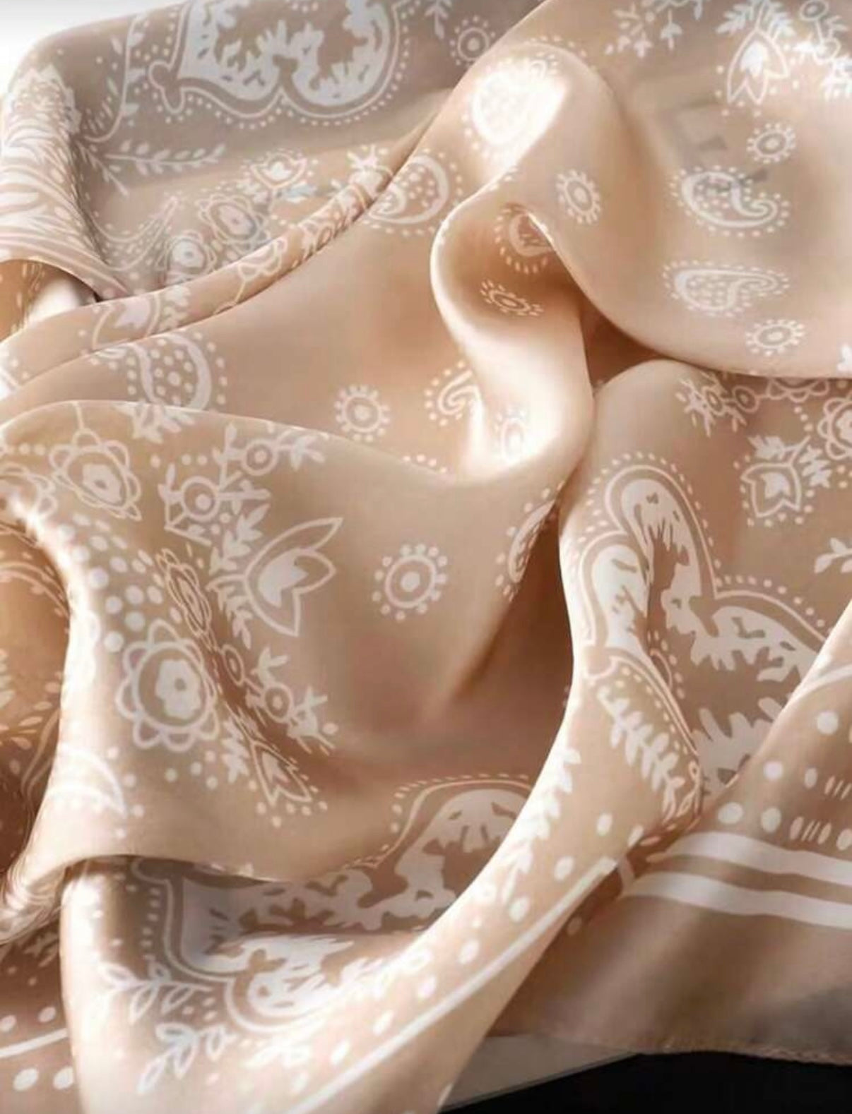 Pañuelo de Seda cuadrado estilo Bohemio