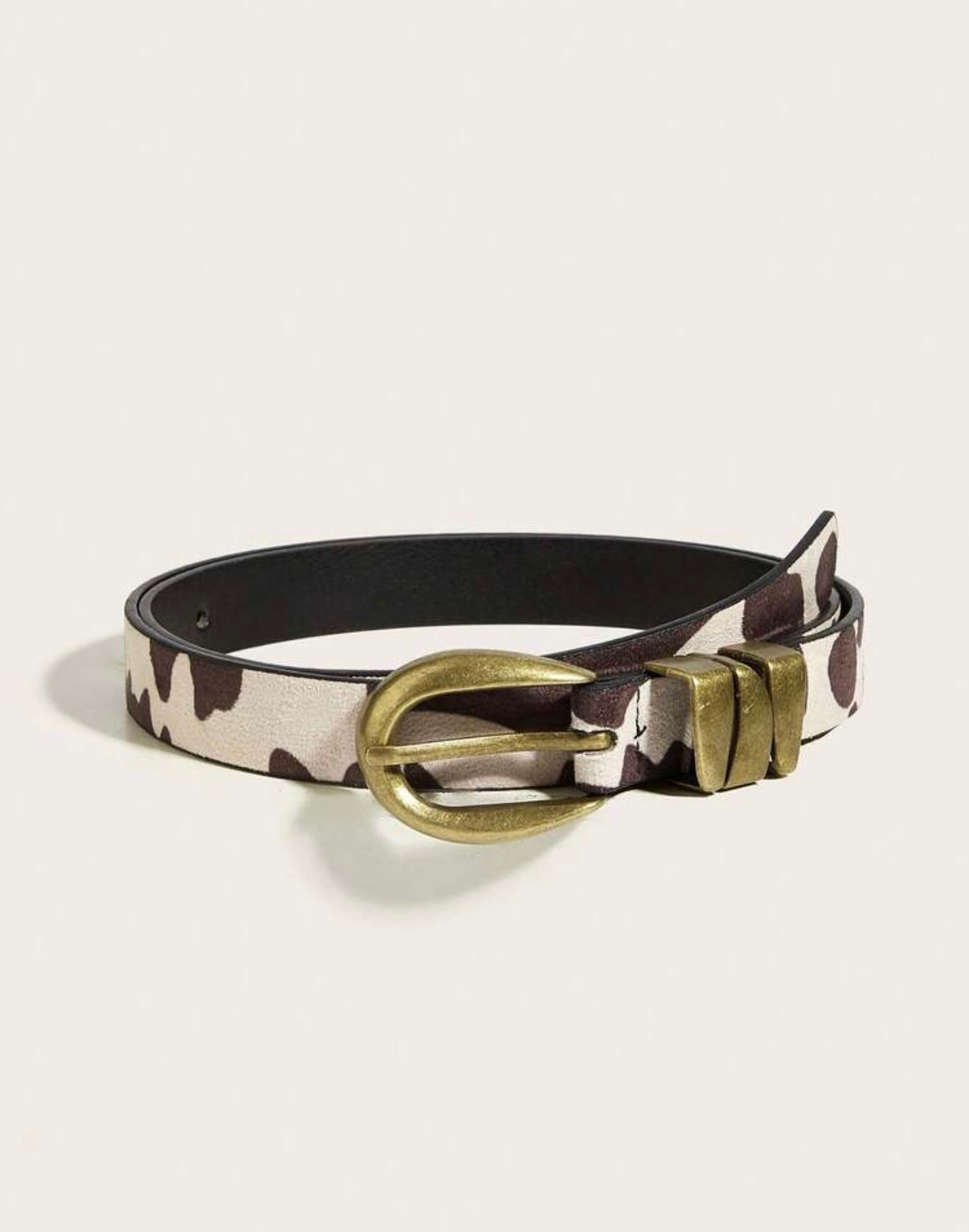 Cinturón con estampado de vaca y hebilla dorada